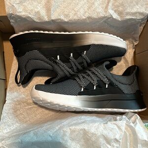 Men’s size 7 Lite Racer Adapt 5